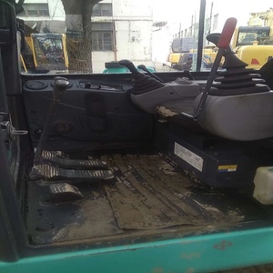 Excavatrice sur chenilles Shengang SK60 d'occasion, 6 tonnes, d'origine japonaise, avec lame de bulldozer, en stock. - Product Image 4