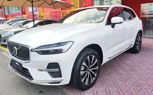 SUV Mediano de Lujo 2025 Volvo <span class=keywords><strong>XC60</strong></span> B5 <span class=keywords><strong>AWD</strong></span> 48V 5 Plazas de Lujo - Product Image 2