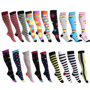 Пользовательские этикетки с логотипом разные виды счастливые носки Средний размер нейлон Компрессионные носки для женщин