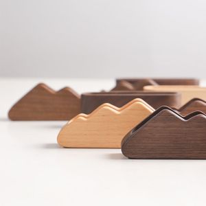 Porte-cartes de visite en bois, organisateur de bureau en forme de montagne, noyer noir, finition naturelle, accessoire de bureau - Product Image 4