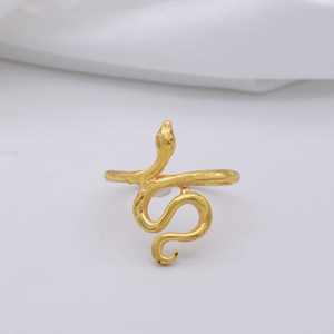 Anillos de serpiente ajustables abiertos de banda ancha trenzada de eslabones chapados en oro de 18 quilates, Nueva joyería geométrica de latón a la moda para mujeres para fiestas - Product Image 5