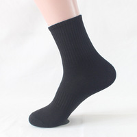 Chaussettes de sport de haute qualité avec logo personnalisé pour hommes en coton polyamide athlétique confortable à la mode disponibles en couleurs blanc noir