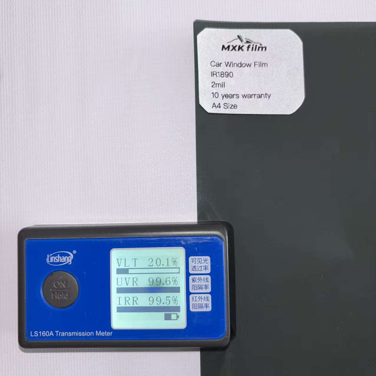 สีเทาเข้ม