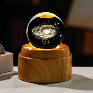 Nueva Bola <span class=keywords><strong>de</strong></span> Cristal Luminosa con Láser <span class=keywords><strong>de</strong></span> Vía Láctea y Saturno, con Base <span class=keywords><strong>de</strong></span> Madera Giratoria con <span class=keywords><strong>Luz</strong></span> LED MH-Q0274 - Product Image 1