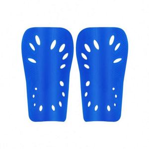 Protections de tibia en EVA poreux pour enfants et adultes - Protection de football robuste pour l'extérieur avec protection de base - Product Image 1