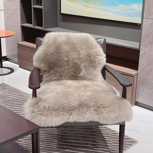 Musterexemplar: Natürlicher Schaffell-Stuhlbezug, weiches, flauschiges Sitzkissen aus Langwolle, Fell-Stuhlkissen für Zuhause, Barhocker-Dekoration - Product Image 6