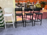 Tabouret de comptoir de cuisine intérieur extérieur commercial de haute qualité couleurs chaises de bar en plastique