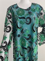 Abaya maxi élégante brodée turquoise avec des manches en maille transparente à applications florales 3D et des détails floraux