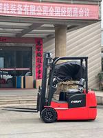 Chariot élévateur électrique contrepoids à 3 roues de 2 tonnes avec fourches forgées et pneus pleins, chariot élévateur compact pour la manutention de matériaux en entrepôt