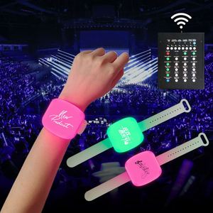 Pulsera Luminosa LED de 15 Colores Personalizada, Brazalete de Plástico para Conciertos, Festivales de Música y Fiestas Nocturnas con Control Remoto - Product Image 6