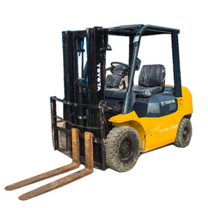 Encuentra iconos similares: Carretilla elevadora Toyota usada de 4.5m de altura opcional, para uso industrial, fácil, rentable, para transporte pesado, 4300KG para FDZN30 de 3 toneladas - Product Image 1