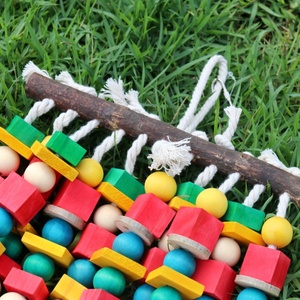 Juguete de Bloques de Madera Coloridos para Loros, Juguete Colgante para Morder para Aves Medianas y Grandes, Alivia el Aburrimiento y la Ansiedad - Product Image 4