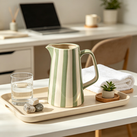 Carafe à eau en céramique à rayures verticales vertes de style scandinave moderne, pichet élégant en porcelaine émaillée à la main pour hôtels, cafés et vente en gros