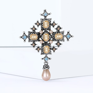 Broche de Lujo Personalizado con Cruz y Espada, Chapado en Oro Antiguo, con Pedrería de Aleación y Perlas Simuladas, para Boda, Tendencia 2026 - Product Image 3