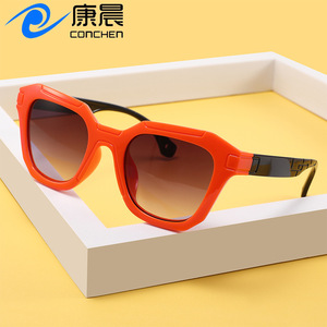 Gafas de Sol para Niños K6128, Montura de PC, Protección UV400, Estilo Color Block, Unisex, para Viajes, Pesca y Conducción - Product Image 3