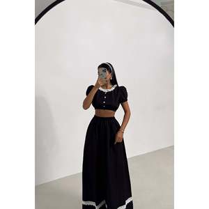 Traje Formal Negro con Decoración de Botones y Falda - Product Image 2