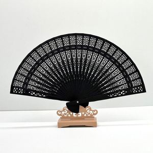 Éventail pliant vintage en bois noir sculpté à la main, en bambou ajouré, pour mariage, fête, cadeau d'anniversaire - Product Image 1