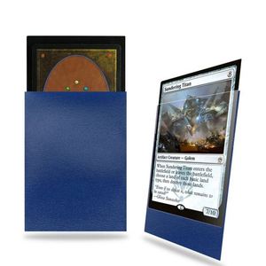 Funda Protectora para Tarjetas de Juego con Esquinas Redondeadas Rojas, Acabado Brillante y Duradero, Colección Fantasy - Product Image 3
