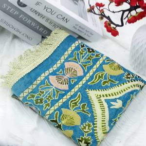Alfombra de Oración Musulmana de Felpa Suave Lavable con Diseño Floral de Chenilla Tejida de Poliéster Premium con Borlas, Decoración Boho para el Hogar - Product Image 1