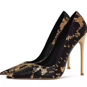 Zapatos de tacón de aguja con estampado de serpiente, punta en pico, sin cordones, para mujer, para oficina o fiesta. - Product Image 2