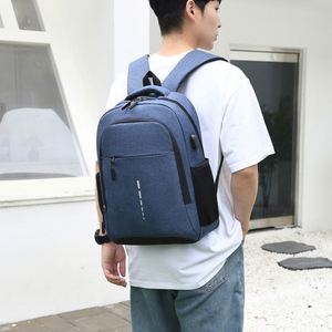 Mochila para Portátil Impermeable de 15 Pulgadas con Diseño Moderno para Hombre, Mochila de Viaje Multifuncional con Franja Reflectante y Puerto USB - Product Image 5