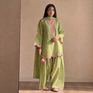 Conjunto de Vestido Tradicional Indio-Pakistaní Largo hasta el Suelo con Bordado de Corazones en Verde y Rosa para Mujer, Corte Holgado, Estilo Casual, Material de Algodón - Product Image 1
