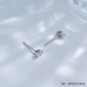 Boucles <span class=keywords><strong>d</strong></span>'oreilles clous Lerca en or blanc 18 carats avec diamants de laboratoire, taille marquise à deux griffes, design polyvalent Lune <span class=keywords><strong>Rivière</strong></span> Étoile - Product Image 2