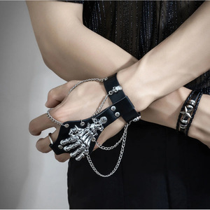 Bracelet squelette noir en alliage de zinc, style punk gothique, bijoux de fête pour hommes, accessoire chaîne - Product Image 1