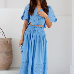 Ensemble deux pièces de luxe de haute qualité : haut à col en V brodé ajouré et robe confortable 100 % coton sur mesure - Product Image 4