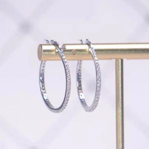 Boucles d'oreilles clous en moissanite GRA de 1,2 mm en argent sterling plaqué or rose, serties griffes, prêtes à l'expédition - Product Image 5