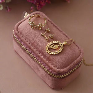 Boîte à bijoux portable en velours avec logo personnalisé, boîte de rangement pour bijoux, emballage de bijoux de qualité supérieure, présentoir à bijoux - Product Image 1