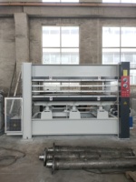 Presse à chaud hydraulique pour le travail du bois pour porte intérieure en contreplaqué