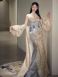 S3523L 2026 Nuovo Abito <span class=keywords><strong>da</strong></span> <span class=keywords><strong>Sposa</strong></span> Cinese alla Moda in <span class=keywords><strong>Oro</strong></span> Champagne e Blu con Diamanti Luminosi - Product Image 3