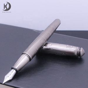 Pluma estilográfica de plata real corrosiva antigua de lujo, diseño de cuerpo, regalo de recuerdo de país, logotipo, pluma estilográfica de metal de peso pesado para Arabia Saudita - Product Image 3