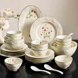 Perfect Quality Cake Plate Customized Glaze Round <b>Serving</b> <b>Dish</b> Porcelain Plate Ceramic Tableware for Home - Product Image 1
