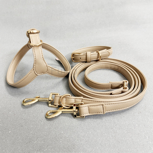 طقم طوق وحزام فاخر للكلاب من الجلد الصناعي الناعم قابل للتعديل للكلاب الصغيرة والجراء - Product Image 6