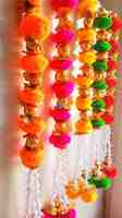 Hermosa Gota Pearl Rajanigandha Marigold Flower Garland para decoraciones festivas Decorativo Multi Color Flower String Garland