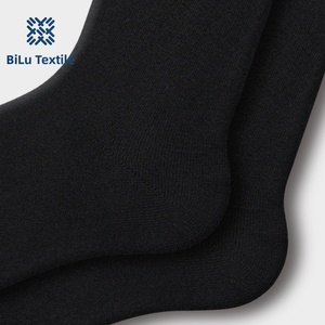 BiLu Top Qualité Solide Crew Chaussettes Noir Blanc Couleur Doux Respirant Mi-Mollet Chaussettes Élastique Conception de Manchette pour un Usage Décontracté Quotidien - Product Image 4