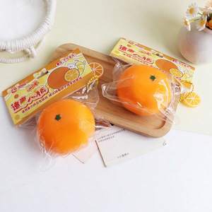 Juguete Antiestrés de Peluche con Forma de Bollo de Panecillo Naranja Grande, Textura Fluida y Rebote Lento - Product Image 3