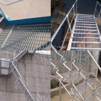 Escalier industriel extérieur en acier galvanisé avec marches antidérapantes en acier grillagé, grille d'escalier soudée avec plaque de surplombage