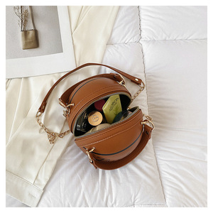 Bolsas de Mão Femininas de Moda em PU Redondas por Atacado, Bolsas de Designer de Ombro Único, Bolsa Clutch de Basquete com Corrente - Product Image 5