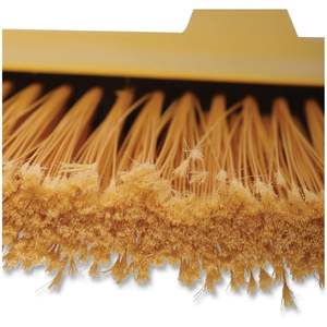 Escoba Boardwalk 932ACT Angler con mango de madera amarillo de 53 pulgadas y cerdas de plástico, 12 unidades por caja - Product Image 4