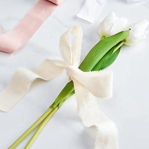 شريط قطني صديق للبيئة مصنوع يدويًا بلون أخضر وبحواف مهترئة مقاس 1 1/2 بوصة لتغليف الهدايا وتزيين دعوات الزفاف - Product Image 2