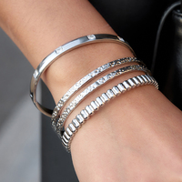 Bracelet minimaliste martelé poli miroir pour usage quotidien – Bracelets tendance