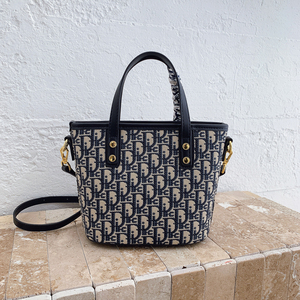 Sac messager de style féminin en PU. Équipé de décorations. L'intérieur est en fibre de polyester. - Product Image 5