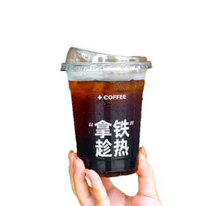 โรงงานผลิตแก้วพลาสติก PET แบบใช้แล้วทิ้งสำหรับกาแฟและชานม ขนาด 90/95 มม. สำหรับบรรจุเครื่องดื่มร้านค้า พร้อมฝาปิด - Product Image 1