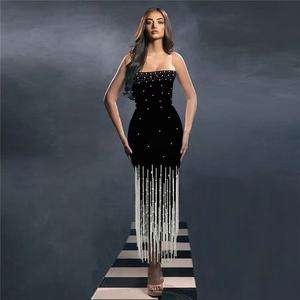 Abito da sera/cocktail da donna all'ingrosso, <span class=keywords><strong>nero</strong></span>, senza spalline, con perle e perline, aderente, a fascia, con frange a nappa - Product Image 1