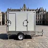 Promotion : Remorque WC Mobile 2 Cabines, Mono-essieu, avec Chasse d'eau, Lavabo et Urinoir, pour Événements Extérieurs et Chantiers