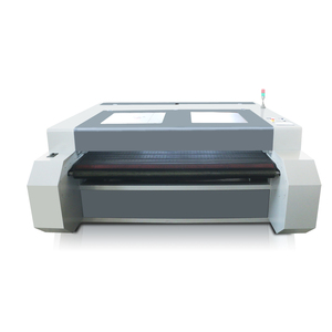 Machine <span class=keywords><strong>de</strong></span> découpe laser CO2 automatique <span class=keywords><strong>rouleau</strong></span> à <span class=keywords><strong>rouleau</strong></span> 1610 1810 1812 avec rail <span class=keywords><strong>de</strong></span> guidage Hiwin pour feutre, tissu en <span class=keywords><strong>laine</strong></span> et bois - Product Image 6