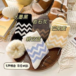 ถุงเท้าผู้หญิงแบบหนาบุขนแกะสำหรับฤดูหนาว ถุงเท้าลายทางแบบหนาสำหรับคู่รัก ถุงเท้าอุ่น - Product Image 2